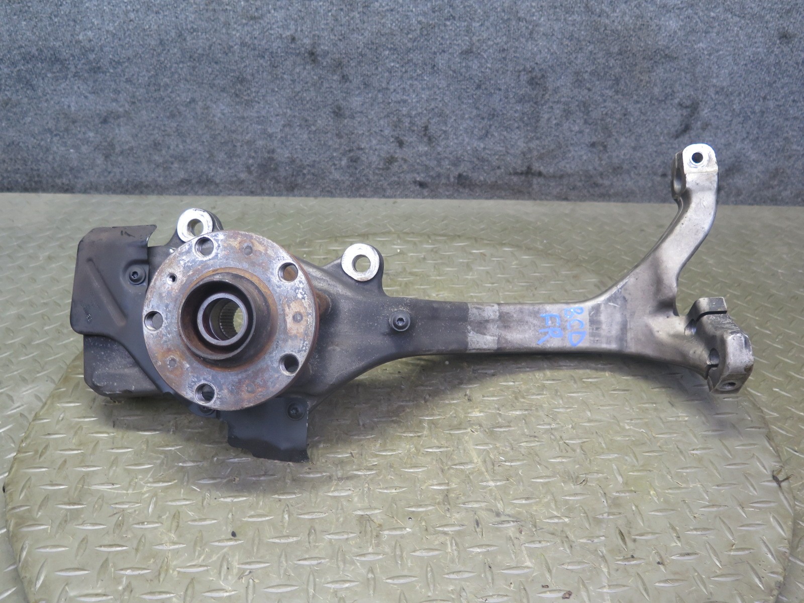 2006-2012 BENTLEY CONTINENTAL FLYING SPUR FRONT RIGHT SPINDLE KNUCKLE WHEEL HUB