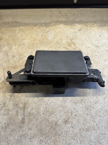 2017-2019 Hyundai Santa Fe Cruise Control Distance Radar Sensor OEM 96400-B8000 - Picture 2 of 7