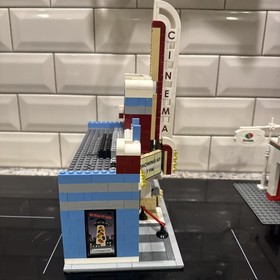 LEGO Creator Expert Town Plan 10184 95% Complete w/ 1 Instruction Book; Minifigs