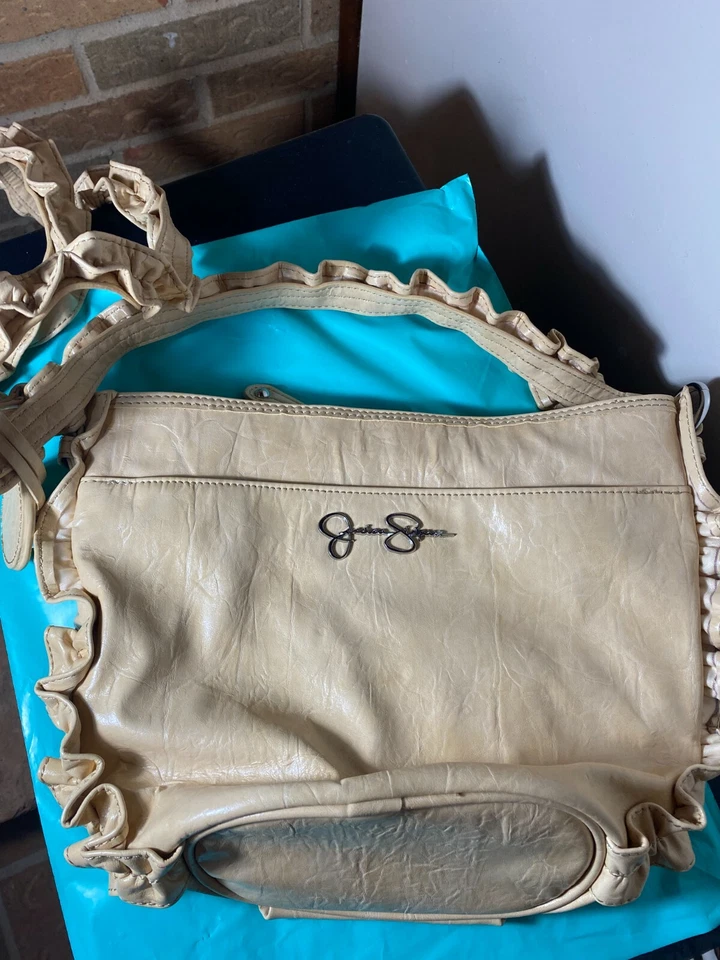 Bandolera Jessica Simpson con Volantes Color Marfil Foto 2 de 4