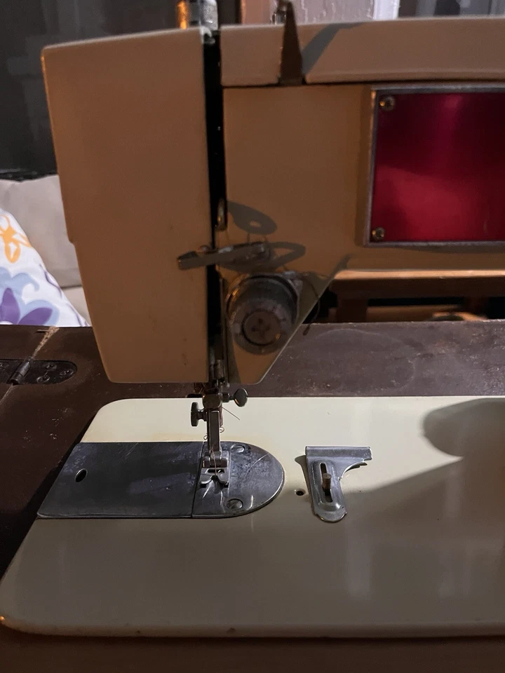 Vintage Brother Sewing Machine Model 1231 With Foot Pedal Very Good Condition - Image 2 of 4