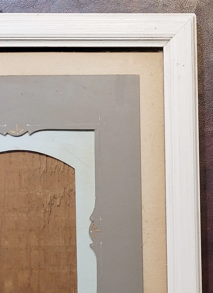 Antiguo marco de madera blanco con alfombrilla decorativa arqueada - pared de galería Cottagecore Foto 4 de 4