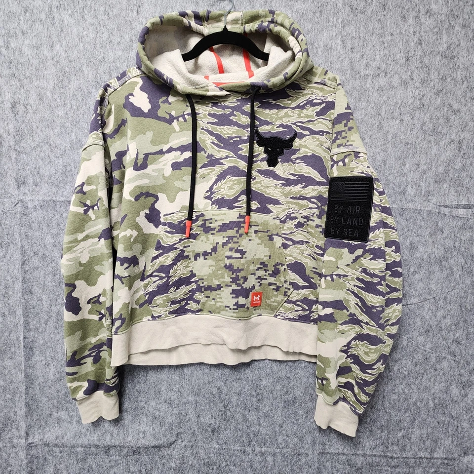 Sudadera con capucha Under Armour Project Rock Veterans para mujer calce holgado medio camuflaje Foto 2 de 4