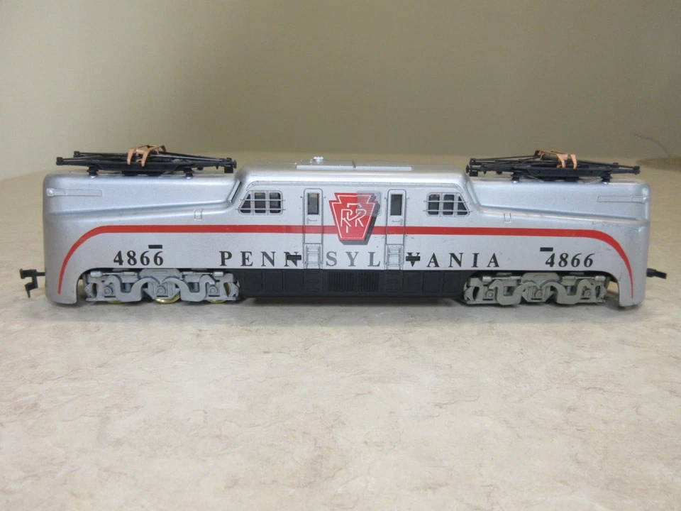 Tyco Pennsylvania Rail Road #4866. GG-1 Locomotive. HO Gauge. Watch The Video! - Image 3 of 4