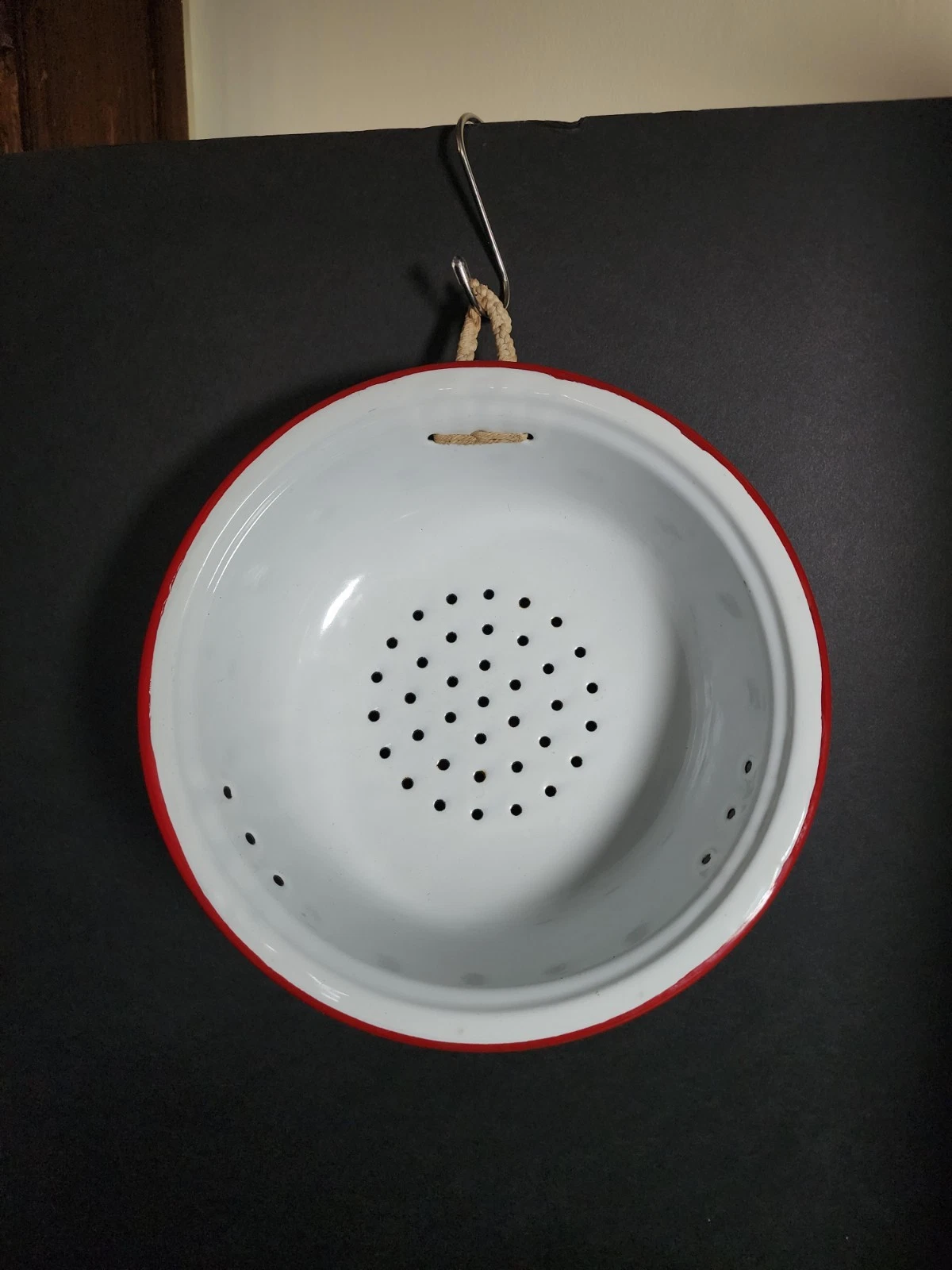 Vintage 10 1/2" White Enamelware Colander/Strainer Red Edge Trim Berries Bowl
Opens in a new window