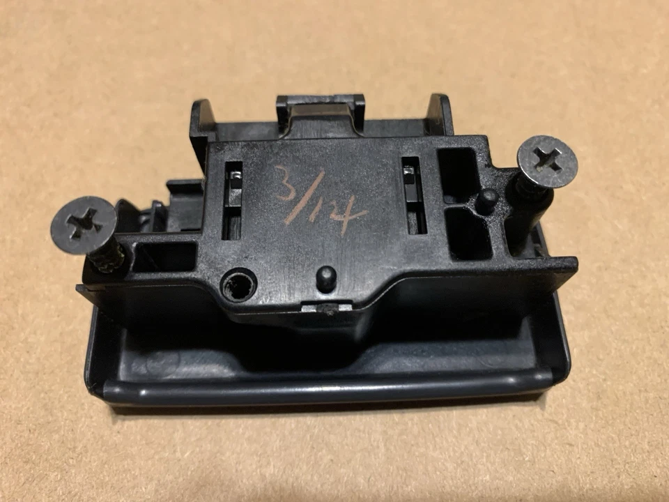 Pestillo de guantera original Toyota FJ Cruiser, XA, XB 2004-2014 Foto 3 de 4