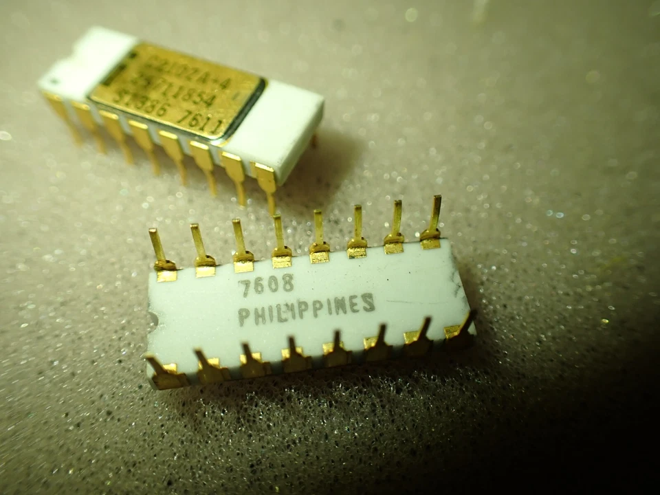 C2102A-4 INTEL C2102 1K SRAM 1024Bit WHITE CERAMIC GOLD TOP PINS APPLE 1 Mimeo-1 - Image 3 of 4