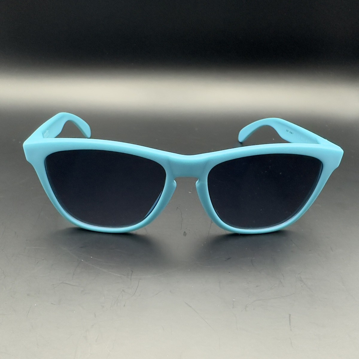 Oakley Collectors Frogskin 4 Legged Matte Turquoise -White w