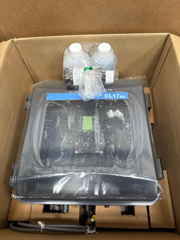 New HACH CL17sc, #8572400 Colorimetric Chlorine Analyzer with Pressure Regulator