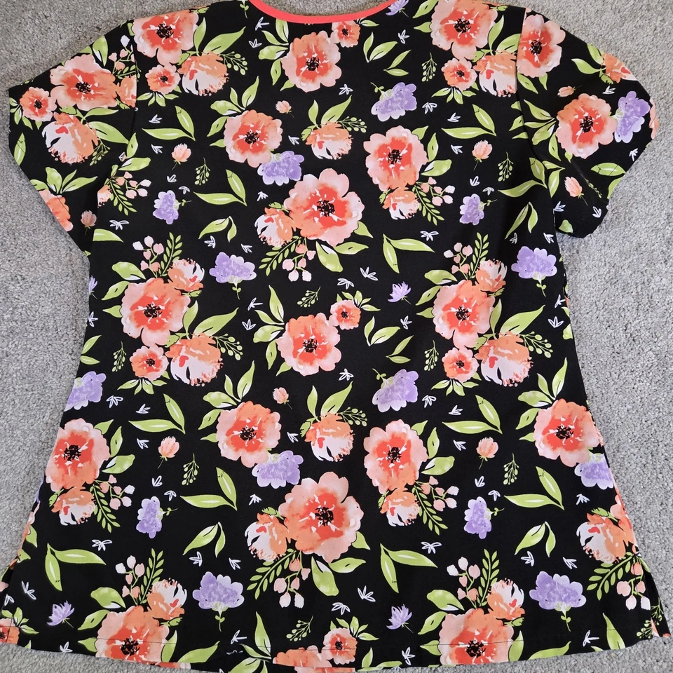 Blusa esfoliante feminina Med Couture floral tamanho grande preta rosa laranja com bolsos - Imagem 4 de 4