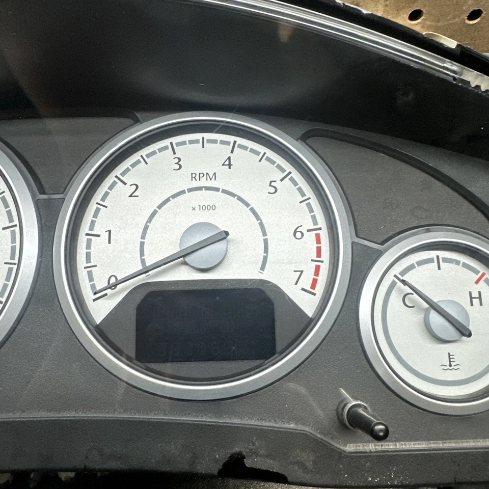 Velocímetro Chrysler Town & Country 2008 medidores numerados negros, millas 153.250 Foto 3 de 4