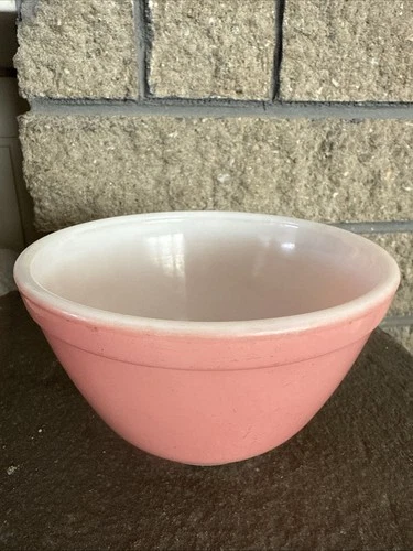 VTG Pyrex Flamingo Pink 1 1/2 Pt Nesting Bowl
