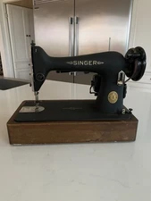 1952 SINGER SEWING MACHINE MODEL 66; RARE BLACK CRINKLE FINISH; TESTED