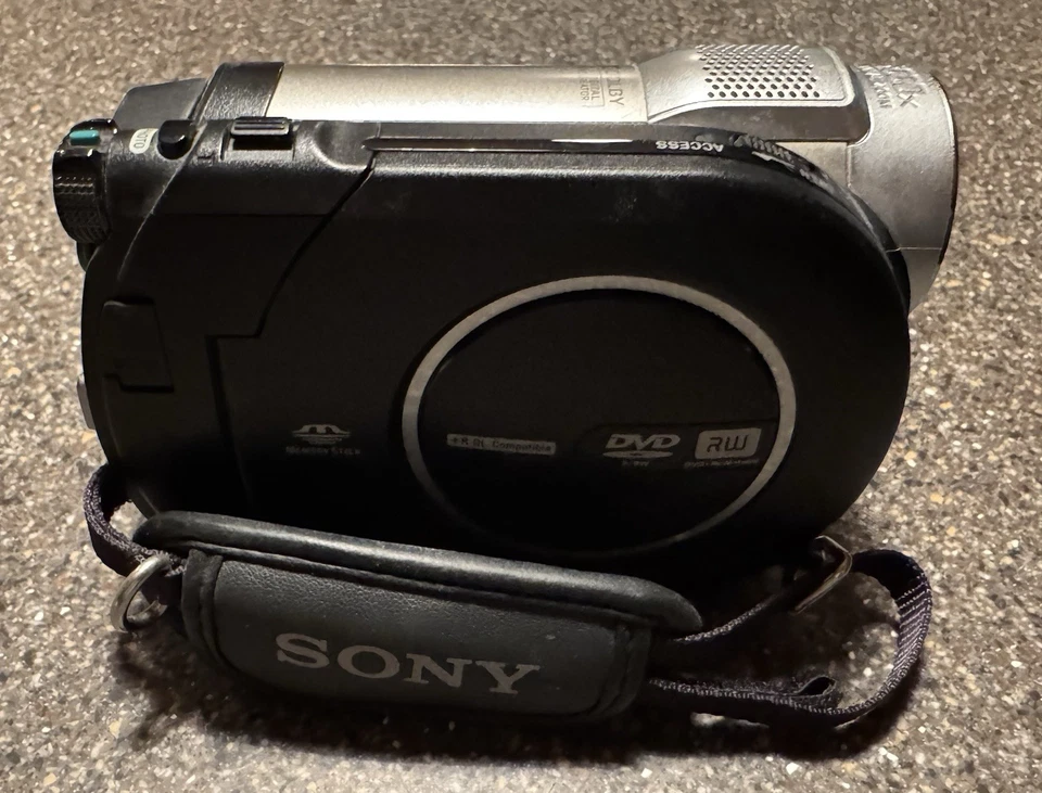 Sony DCR-DVD650 Handycam Hybrid DVD Camcorder Zeiss lens 60x zoom TESTED WORKING - Image 4 of 4