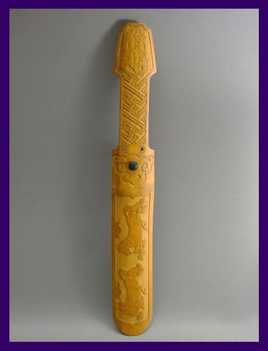 Traditional horse sweat scraper, carved wood, Mongolia - Afbeelding 1 van 3