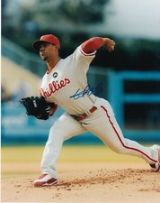 ANTONIO BASTARDO   PHILADELPHIA PHILLIES   ACTION SIGNED 8x10