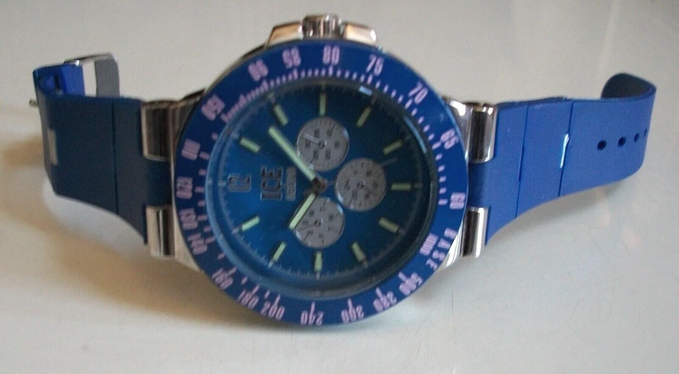 MEN'S BLUE SILICONE BAND FASHION DRESSY/CASUAL HIP HOP  WATCH  - Image 2 of 4