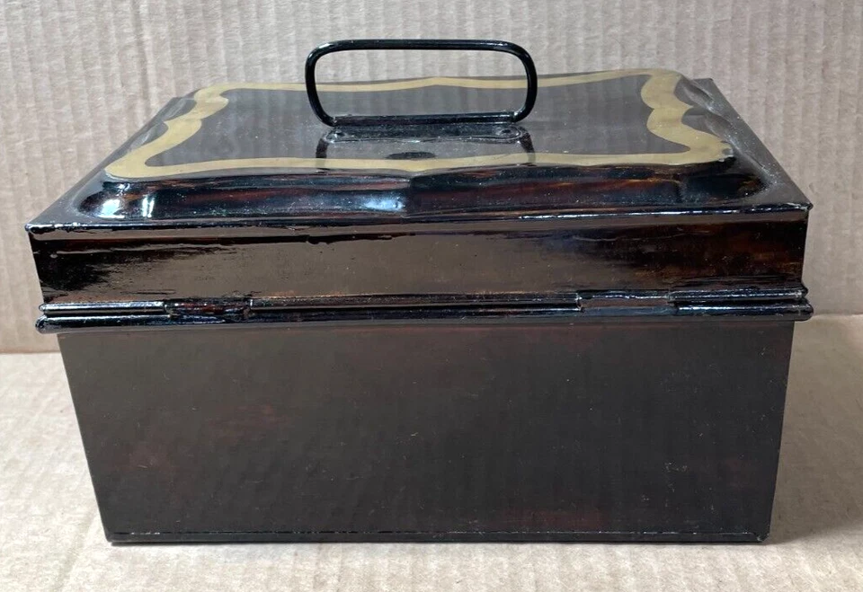 Antigua lonchera Toleware de 1900 con tapa con bisagras negra con diseños dorados 9"x 6,25"x 5" Foto 4 de 4