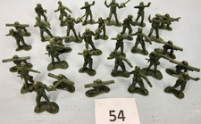 30 VINTAGE WWII FIGHTING MILITARY INFANTRY SOLDIERS 1 5/8" FIGURES 54