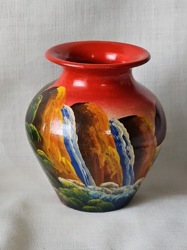 Studio Pottery Hand-painted red Mexican / South American country landscape vase - Bild 3 von 7