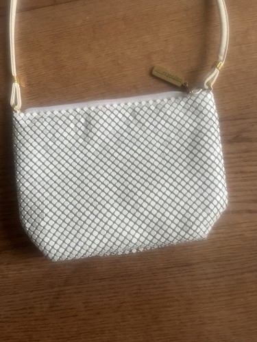 Retro 1960's Vintage Metal Mesh White Whiting & Davis Purse - Picture 2 of 5