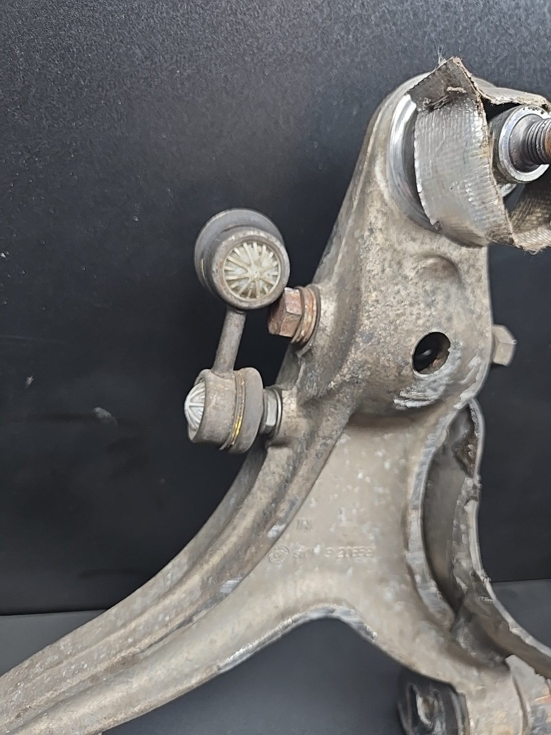 04-08 Maserati M139 Quattroporte Front Right Passenger Lower Control Arm 3206581