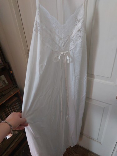 Vintage Union Made nightgown and robe lingerie with lace sleeves size med. - Picture 12 of 16