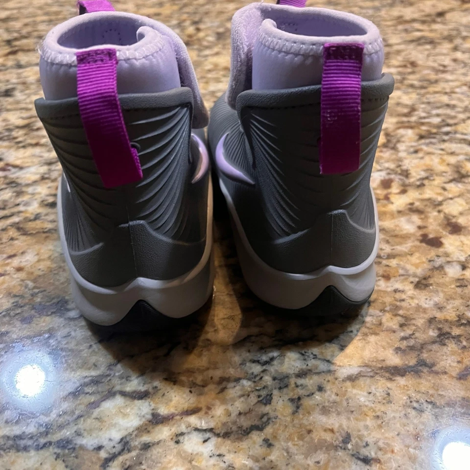 耐克 Binzie Girl 尺码 7C 雨雪靴 灰色 粉色 防水 冬季鞋  — 第 3/4 张图片