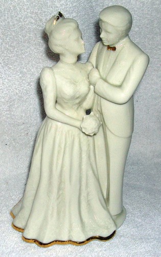Estatuilla Lenox de la colección Wedding Promises marfil pintada a mano China - Imagen 3 de 7