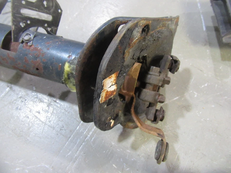 1965 年林肯大陆内部转向柱变速器总成饰边 — 第 2/3 张图片