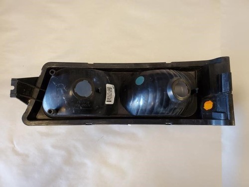 Front RH Passenger Side Park/Turn Lamp 2003-2007 Silverado 1500 2500 3500 - Picture 2 of 2