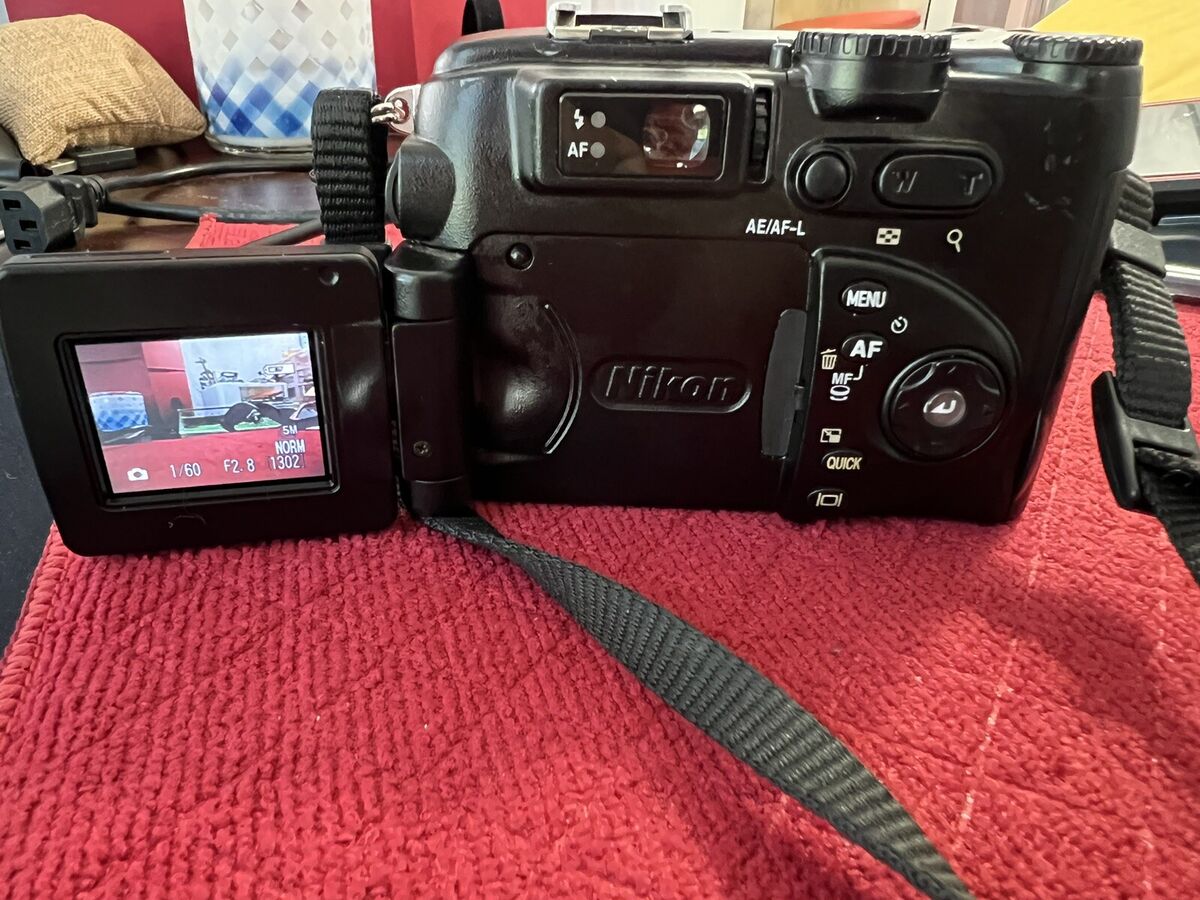 Nikon COOLPIX 5400 Digital 5.1MP Digital Camera No Battery Nikon COOLPIX 5400 Digital 5.1MP Digital Camera No Battery