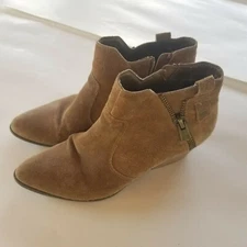 Crown Vintage Women's 9 M Suede Zipper Zip Cork Wedge