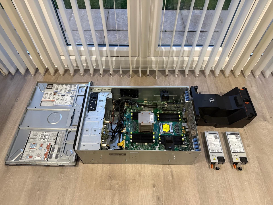 Dell PowerEdge T620 Server – Xeon E5-2690 v2 / PERC H710 / Dual 750 W PSUs - Image 2 of 4