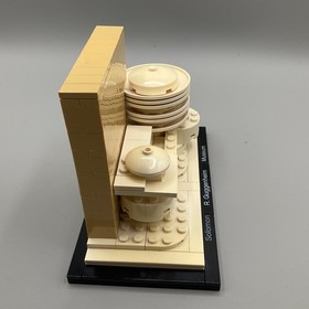 LEGO ARCHITECTURE: Solomon Guggenheim Museum (21004)