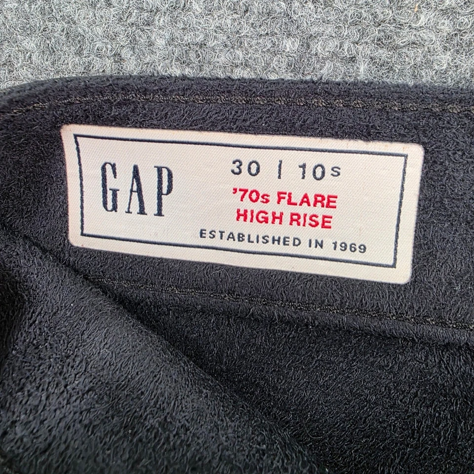 Pantalones cortos GAP '70s acampanados tiro alto imitación cuero negros para mujer talla 30/10 Foto 4 de 4