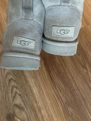 UGG Classic Mini II