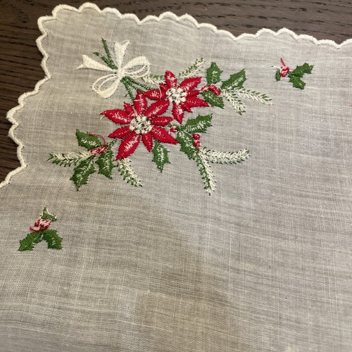 50s Vintage Hankie Poinsettia Christmas Scalloped Edge Z58 - Picture 7 of 9