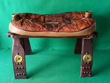 ANTICA SELLA EGIZIANA DA CAMMELLO SGABELLO IN LEGNO CON SEDUTA IN PELLE. CF29