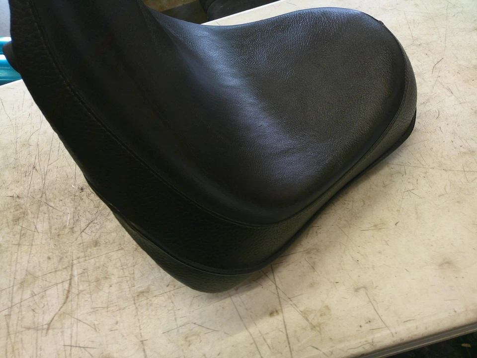 1999-2009 Yamaha V Star 1100 XVS1100 front corbin driver seat saddle - Image 4 of 4