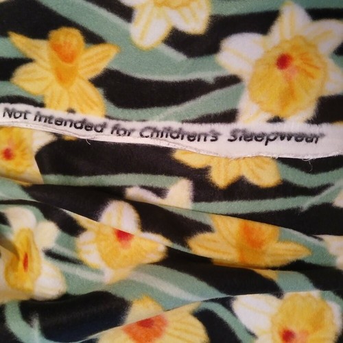 Anti Pill Fleece - Spring Daffodils Pattern - Picture 2 of 2