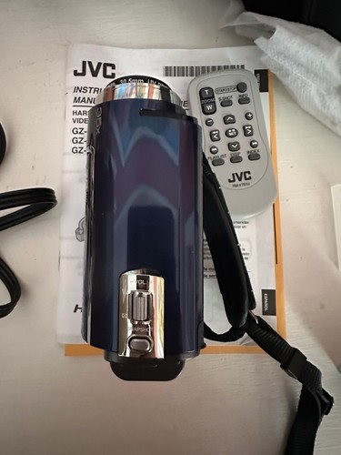 JVC Everio GZ-MG330AU Hybrid 30GB HDD 35x Optical Camcorder With Accessories - Picture 13 of 17