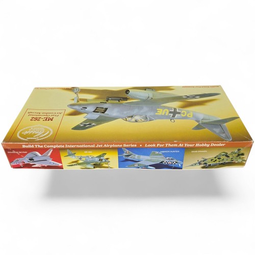 Lindberg Classic Replica Series ME-262 1984 kit escala 1:48 # 2210-13 *Nuevo sellado - Imagen 7 de 9
