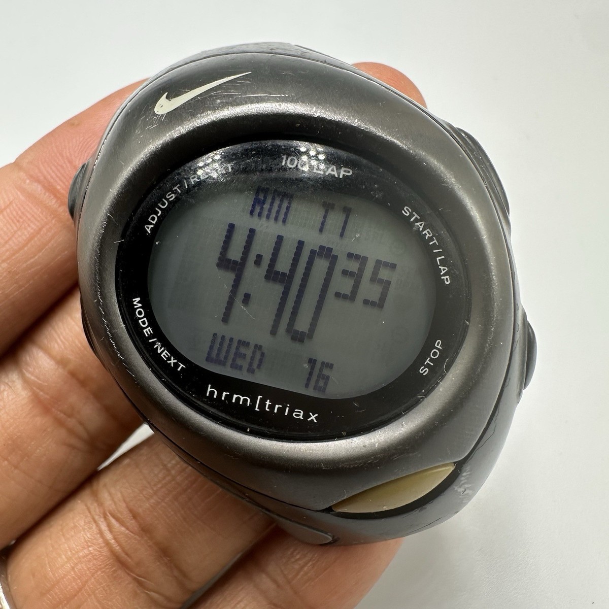 h*n様 早い者勝ちOLD NIKE Triax digital watch 腕 s-l1200.jpg