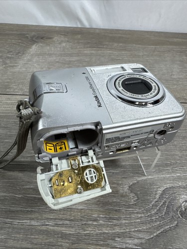 Kodak EasyShare C330 5.0MP 5x Zoom Digital Camera - Silver -For Parts Lens Error - Picture 9 of 9
