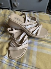 clarks springer sandals beige size 3 .5