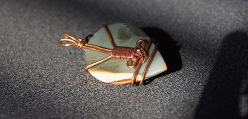 Pendant hand made, beautiful green, ivory, brown color with copper. - Picture 9 of 11