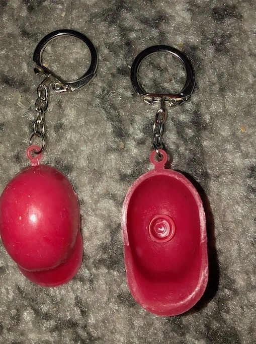 Cincinnati Reds Keychain Baseball Helmet Vintage Original 1960s Unused MLB - Image 3 of 4