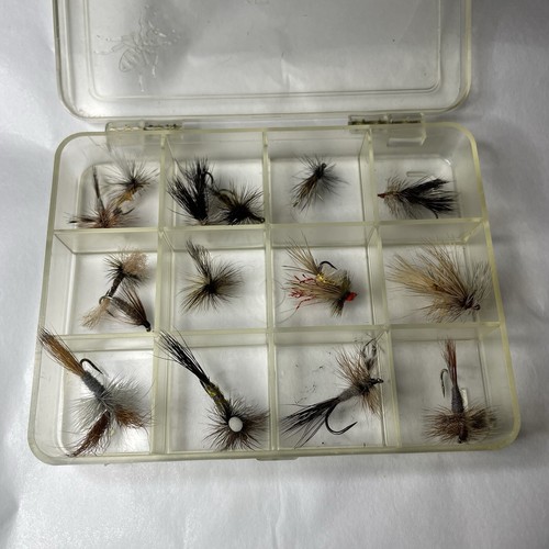 Fly Fishing Flies Lot of Over 200 Various Flies and Sizes With Cases - Picture 3 of 16