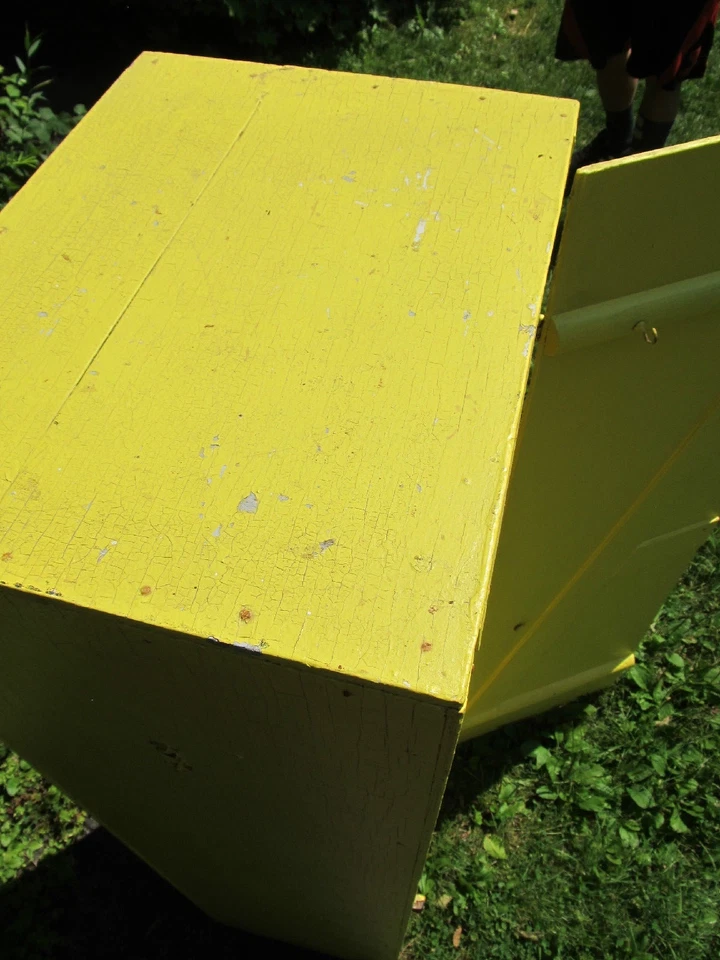 Antiguo gabinete despensa vintage de madera pintado de amarillo - cocina antigua coleccionable Foto 4 de 4